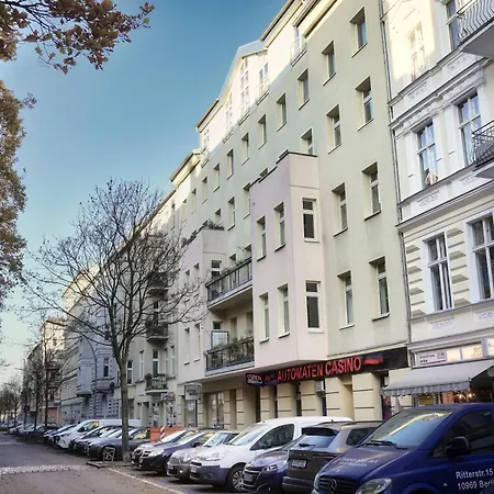 柏林蒂尔加滕公寓 *